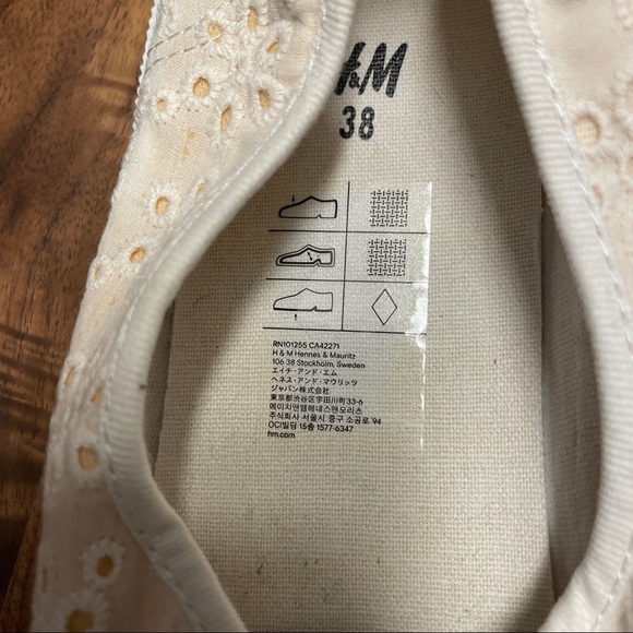 OkH&M sneakers, cream and white, new with tags, size 7 (38) - Picture 4 of 6